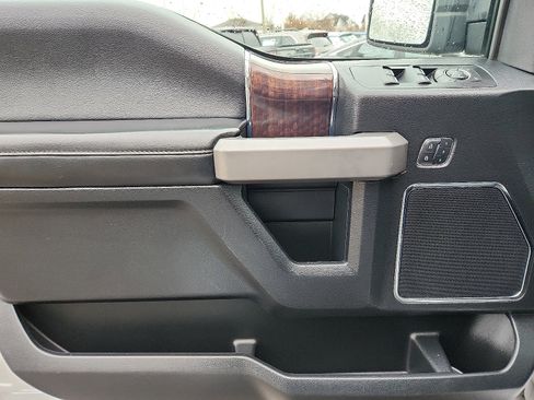 Used 2015 Ford F150 Platinum w/ Equipment Group 701A Luxury image 13