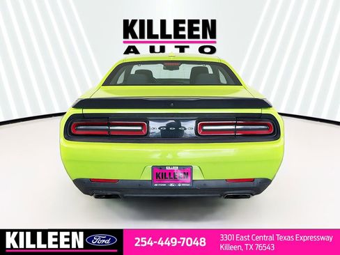 Used 2015 Dodge Challenger R/T Scat Pack w/ Scat Pack Appearance Package RWD image 7