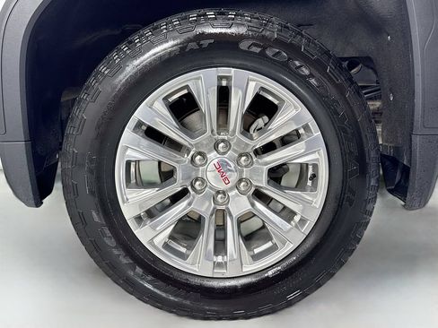 Used 2024 GMC Sierra 1500 Denali w/ Technology Package AWD/4WD image 12