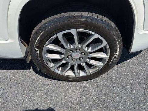Used 2023 GMC Acadia Denali w/ Denali Technology Package FWD image 41