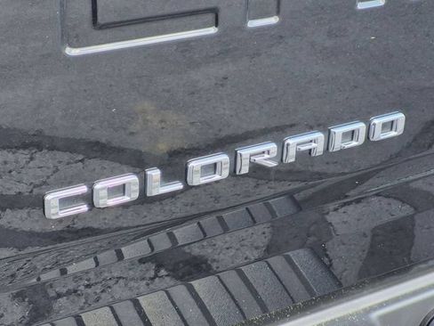 Used 2022 Chevrolet Colorado Z71 AWD/4WD image 10