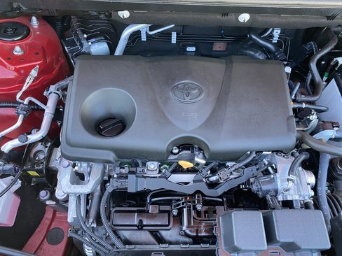 Used 2025 Toyota RAV4 LE AWD/4WD image 24