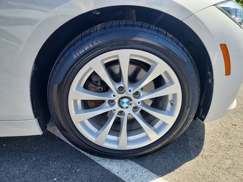 Used 2016 BMW 320i xDrive Sedan AWD/4WD image 16