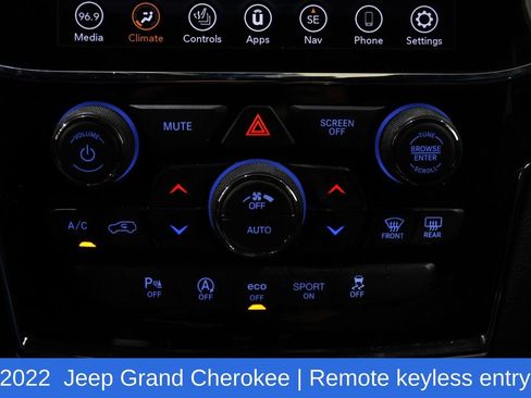 Used 2022 Jeep Grand Cherokee Laredo X image 20