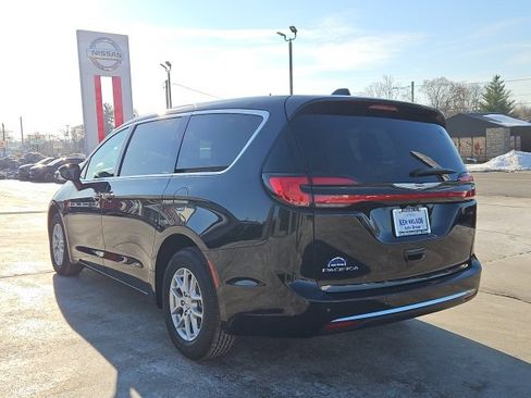 New 2026 Chrysler Pacifica Select image 7