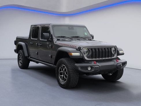 Used 2025 Jeep Gladiator Rubicon w/ Safety Group AWD/4WD image 8