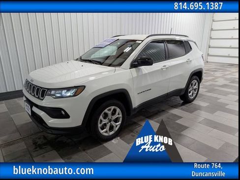 Used 2025 Jeep Compass Latitude AWD/4WD image 1