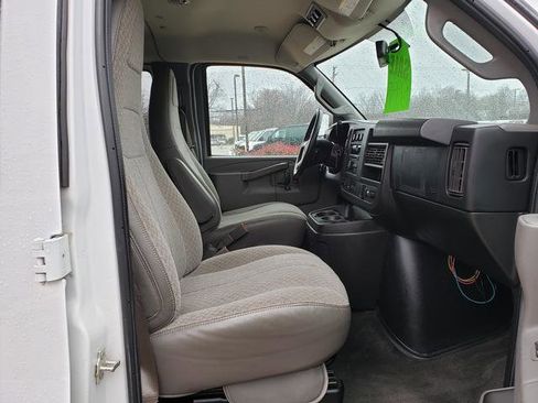 Used 2017 Chevrolet Express 3500 LT w/ LT Preferred Equipment Group image 16