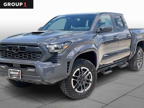 Used 2025 Toyota Tacoma TRD Sport image 1