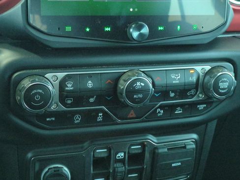 Used 2021 Jeep Wrangler Unlimited Rubicon AWD/4WD image 27