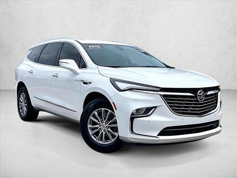 Used 2024 Buick Enclave Essence FWD image 12