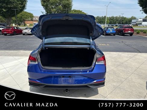 Used 2022 Hyundai Elantra SEL w/ Convenience Package FWD image 9