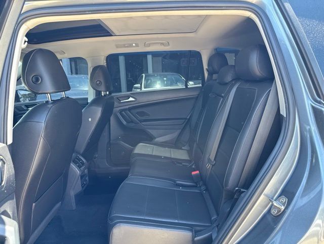 Used 2019 Volkswagen Tiguan SEL R-Line AWD/4WD image 11