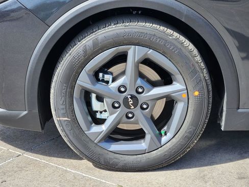 New 2026 Kia K4 LXS image 7