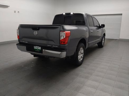 Used 2017 Nissan Titan SV image 9