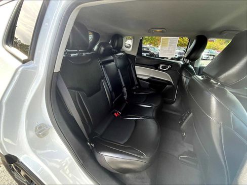 Used 2022 Jeep Compass Limited image 15