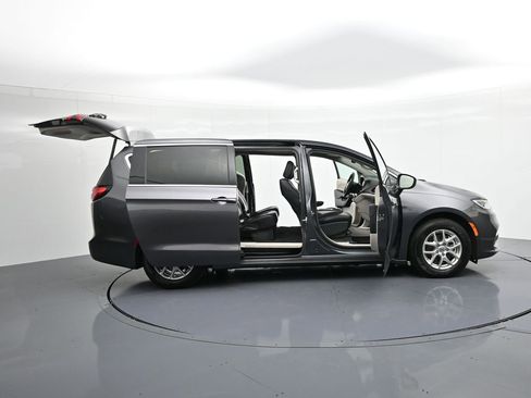 Used 2023 Chrysler Pacifica Touring-L FWD image 38