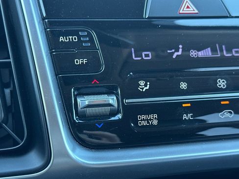 Used 2023 Kia Sorento EX FWD image 28
