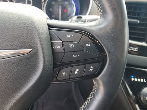 Used 2020 Chrysler Pacifica Touring-L w/ Advanced Safetytec Group AWD/4WD image 12