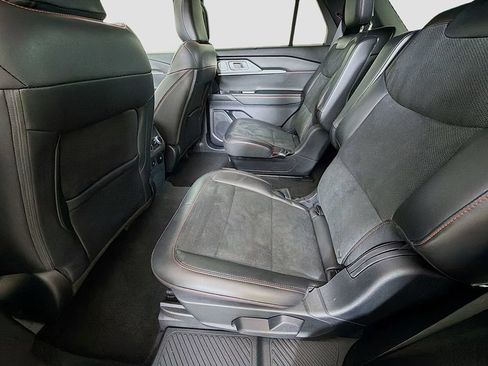 Used 2025 Ford Explorer ST AWD/4WD image 29