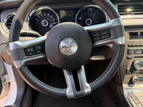 Used 2013 Ford Mustang Coupe RWD image 9