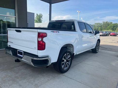 Used 2022 Chevrolet Silverado 1500 LT AWD/4WD image 7