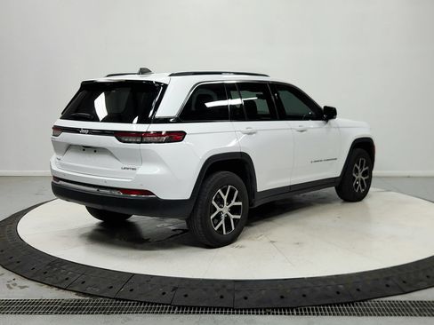 Used 2024 Jeep Grand Cherokee Limited w/ Luxury Tech Group II AWD/4WD image 8