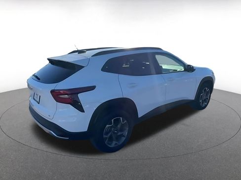 Used 2025 Chevrolet Trax LT w/ LT Convenience Package image 14