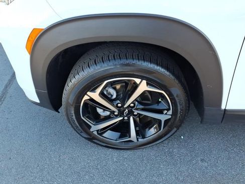 Used 2023 Chevrolet TrailBlazer RS w/ Sun and Liftgate Package AWD/4WD image 4