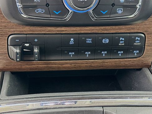 Used 2018 RAM 2500 Laramie w/ Snow Chief Group AWD/4WD image 22
