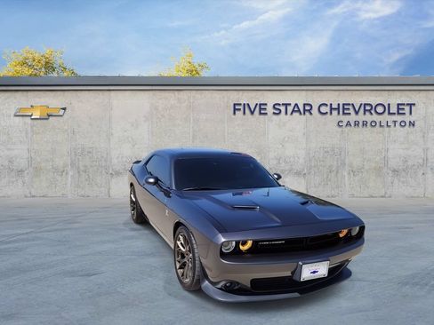 Used 2015 Dodge Challenger R/T Scat Pack w/ Leather Interior Group RWD image 2