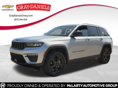 Used 2025 Jeep Grand Cherokee Limited w/ Black Appearance Package RWD image 1