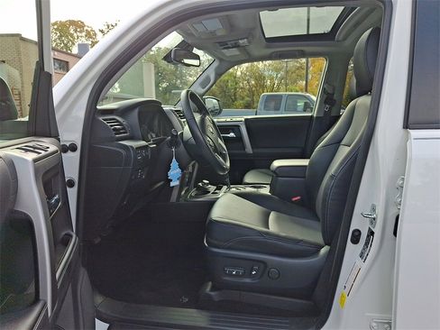 Used 2023 Toyota 4Runner SR5 Premium image 13