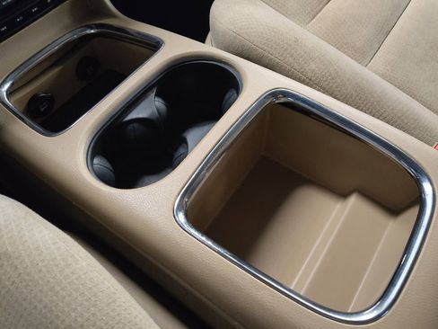 Used 2015 Dodge Grand Caravan SXT w/ UConnect Hands-Free Group image 26