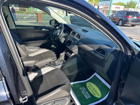 Used 2018 Volkswagen Tiguan SE w/ Panoramic Sunroof Package AWD/4WD image 14