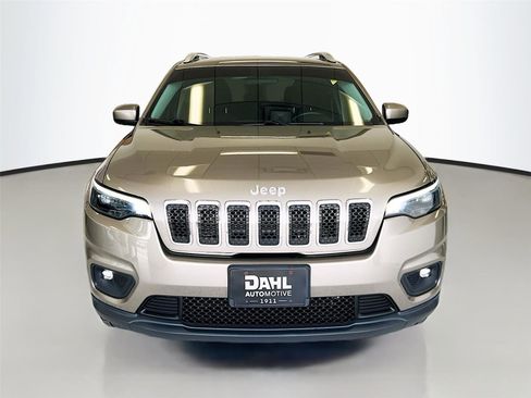 Used 2019 Jeep Cherokee Latitude w/ Cold Weather Group AWD/4WD image 3