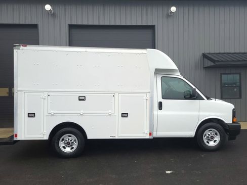 Used 2017 GMC Savana 3500 image 5