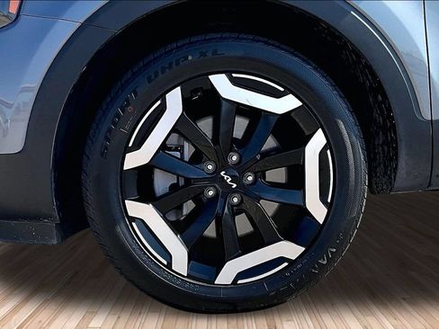 Used 2025 Kia Telluride S FWD image 8