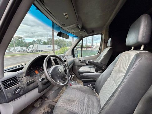 Used 2008 Dodge Sprinter 2500 image 9