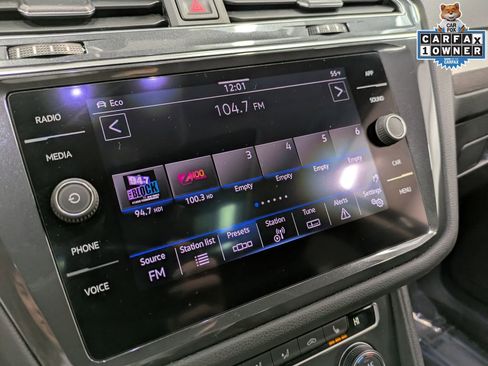 Used 2021 Volkswagen Tiguan SE w/ Panoramic Sunroof Package image 13