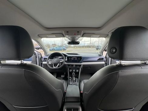 Used 2023 Volkswagen Taos SE w/ Panoramic Sunroof Package image 25