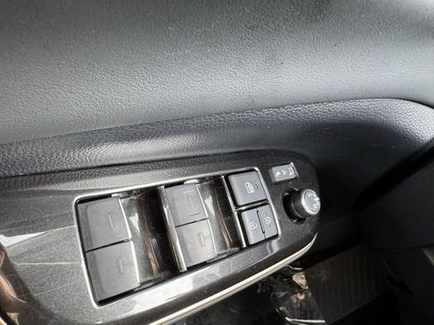 Used 2024 Toyota Crown XLE image 33