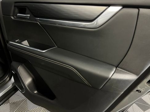 Used 2025 GMC Acadia Elevation image 33