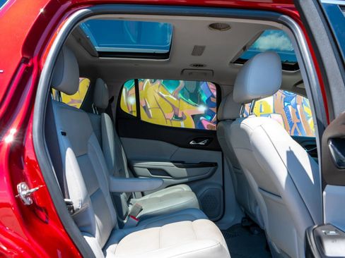 Used 2019 GMC Acadia SLT w/ LPO, Cargo Package FWD image 33