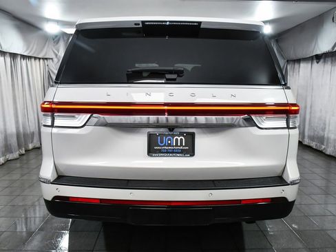 Used 2023 Lincoln Navigator Reserve image 3