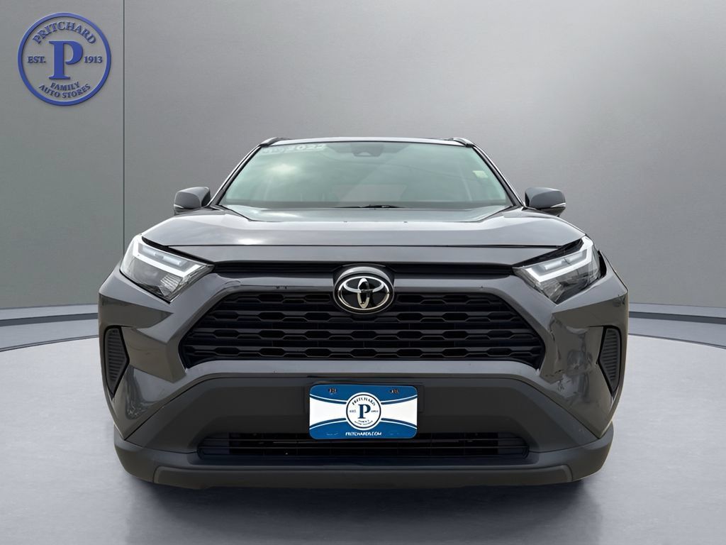 Used 2022 Toyota RAV4 XLE FWD image 2