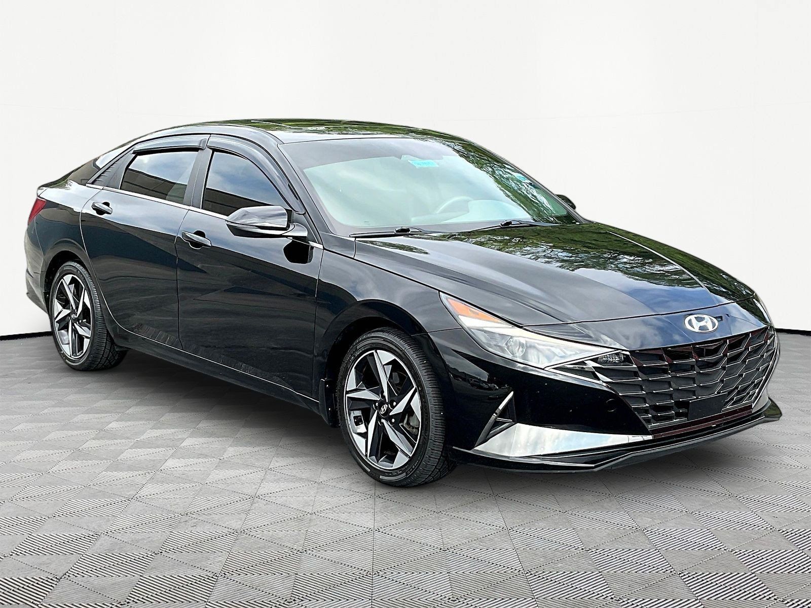 Used 2022 Hyundai Elantra SEL w/ Convenience + Premium Package FWD image 3