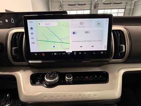 Used 2025 Ford Expedition Active image 38