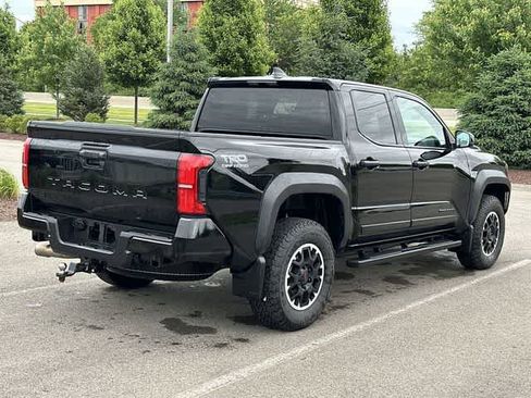 Used 2025 Toyota Tacoma TRD Off-Road AWD/4WD image 22