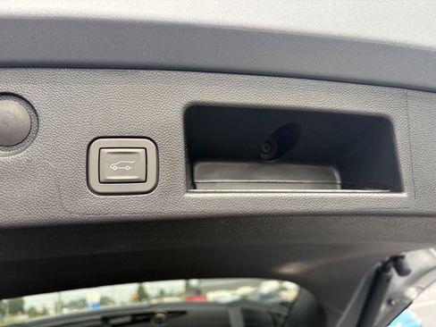 New 2027 Chevrolet Equinox LT w/ Convenience Package II FWD image 6
